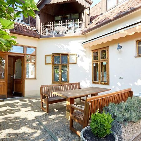 Sarok Vendeghaz Hotel Villány Екстериор снимка